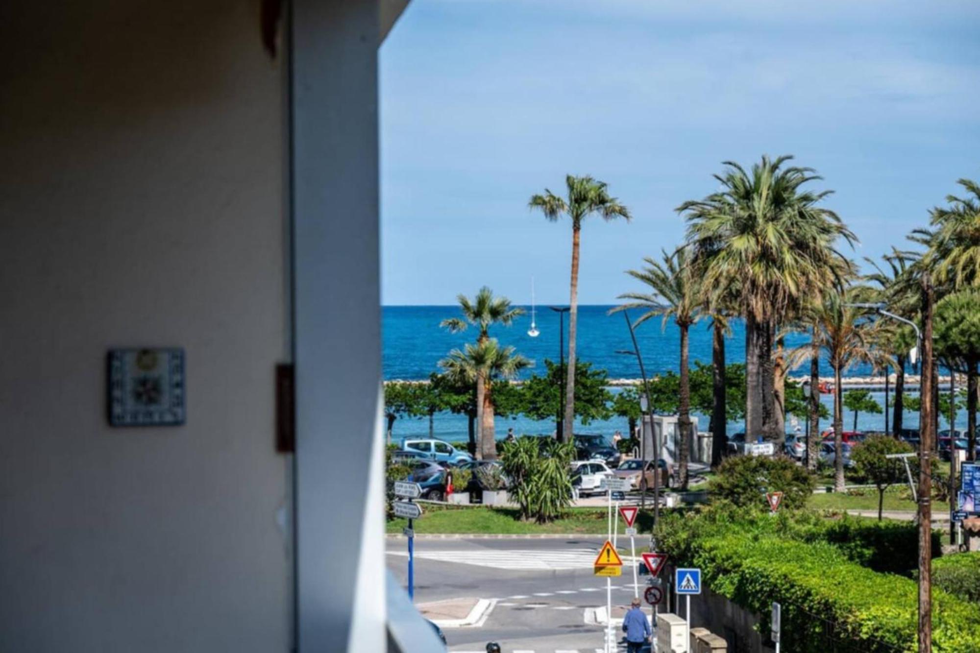 Magnificent Close To The With Sea View