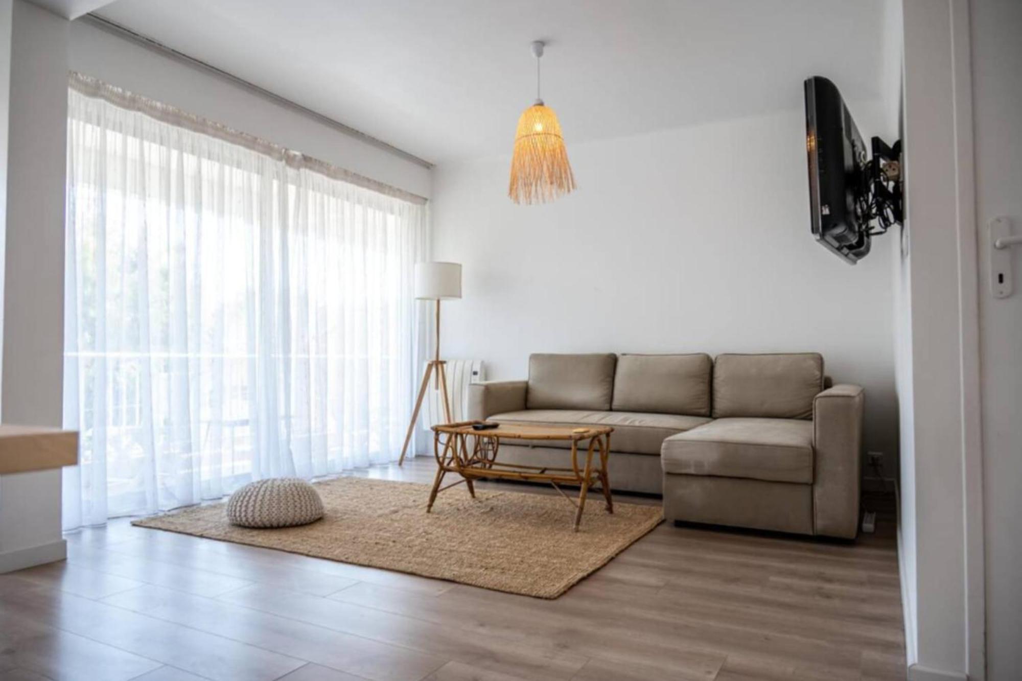 Magnificent Close To The With Sea View