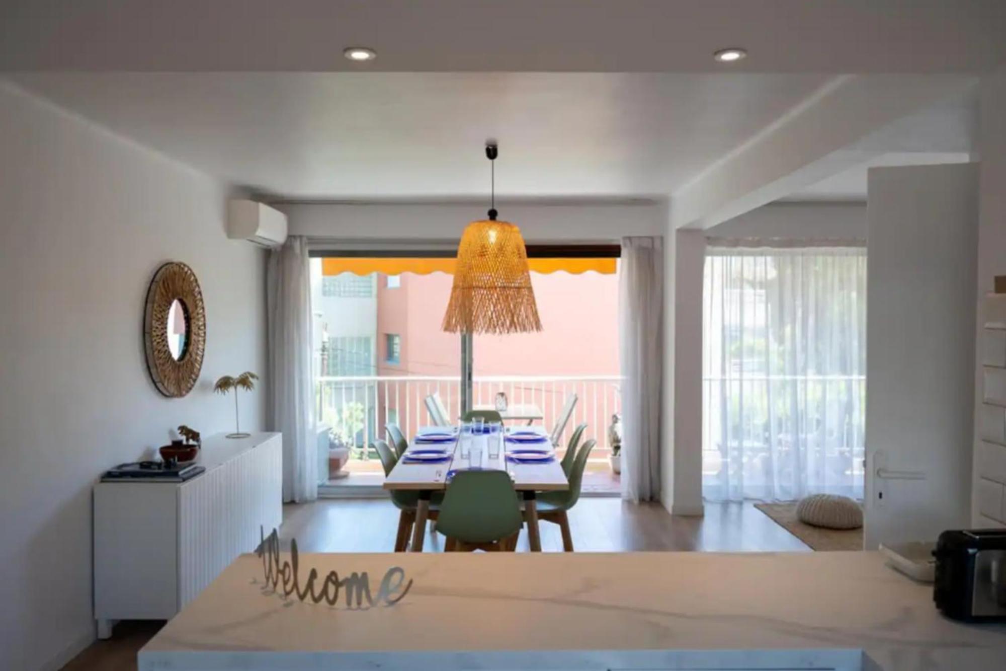 Magnificent Close To The With Sea View *